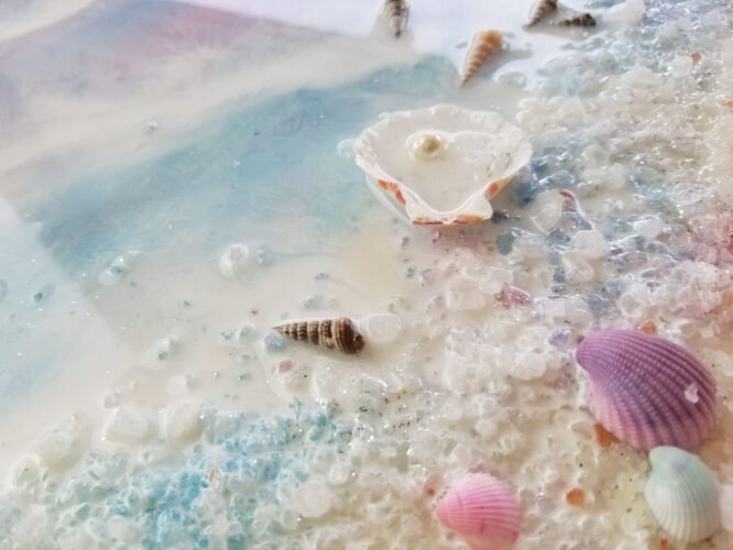 Round shaped resin painting - Image 4